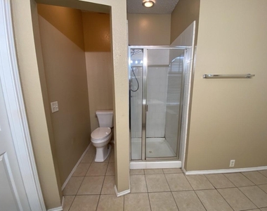 2805 Crater Lake Lane - Photo Thumbnail 14