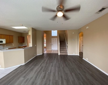 2805 Crater Lake Lane - Photo Thumbnail 10