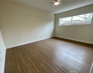 1555 Santa Ana Ave - Photo Thumbnail 14