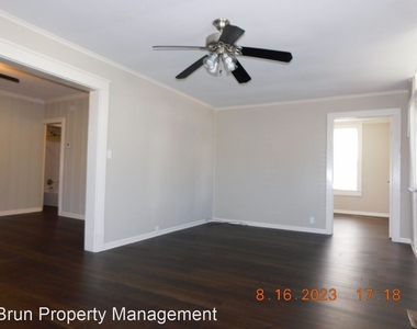 2927 Dempster St. - Photo Thumbnail 11