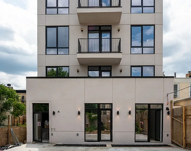 491 Evergreen Avenue - Photo Thumbnail 9
