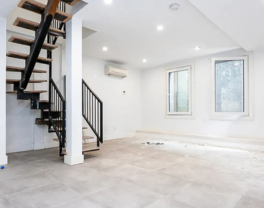 491 Evergreen Avenue - Photo Thumbnail 3