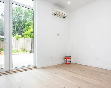 491 Evergreen Avenue - Photo Thumbnail 4
