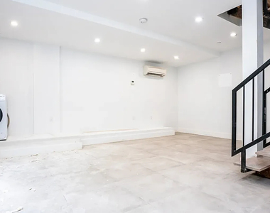 491 Evergreen Avenue - Photo Thumbnail 5