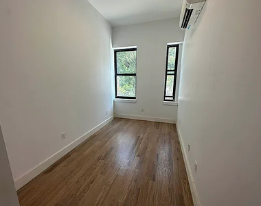 104 Graham Ave - Photo Thumbnail 10