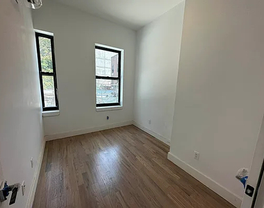 104 Graham Ave - Photo Thumbnail 8