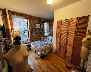 202 East 7th Street - Photo Thumbnail 3