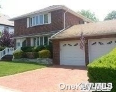 57 Violet Avenue - Photo Thumbnail 1