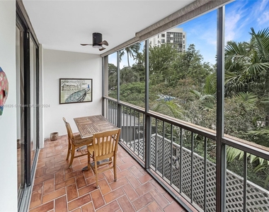 55 Ocean Lane Dr - Photo Thumbnail 12