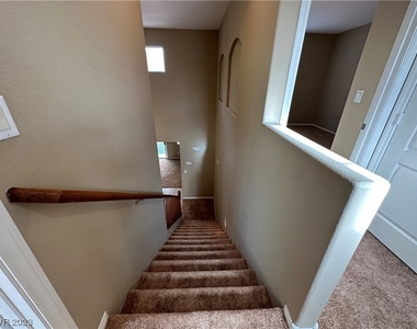 7621 Lookout Hill Street - Photo Thumbnail 8