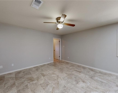 1006 Woodhaven Circle - Photo Thumbnail 12