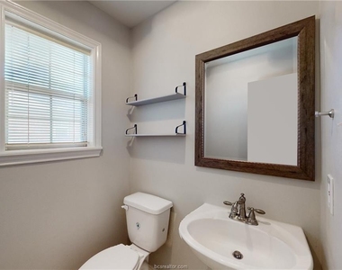 1006 Woodhaven Circle - Photo Thumbnail 13