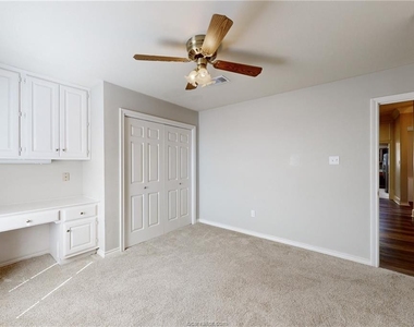 1006 Woodhaven Circle - Photo Thumbnail 23