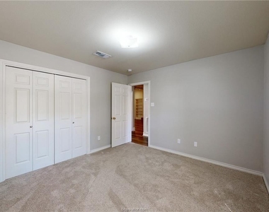 1006 Woodhaven Circle - Photo Thumbnail 25