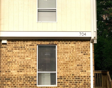 704 Carolina Avenue - Photo Thumbnail 0