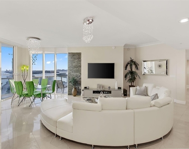 16699 Collins Ave - Photo Thumbnail 0