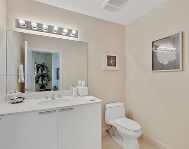 16699 Collins Ave - Photo Thumbnail 15