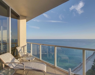 16699 Collins Ave - Photo Thumbnail 7