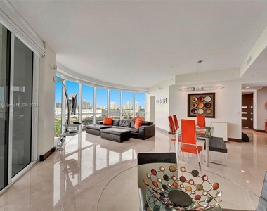 18101 Collins Ave - Photo Thumbnail 6