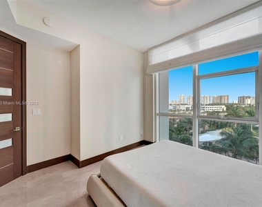 18101 Collins Ave - Photo Thumbnail 13