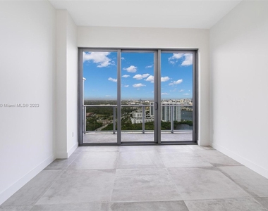 16385 Biscayne Blvd - Photo Thumbnail 28