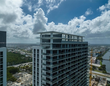 16385 Biscayne Blvd - Photo Thumbnail 2