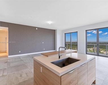 16385 Biscayne Blvd - Photo Thumbnail 20