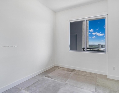 16385 Biscayne Blvd - Photo Thumbnail 36