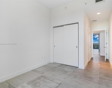 16385 Biscayne Blvd - Photo Thumbnail 35