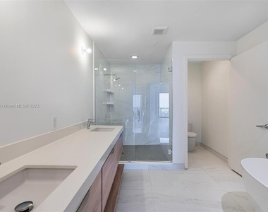 16385 Biscayne Blvd - Photo Thumbnail 38