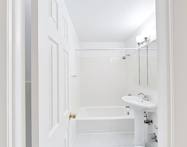 270 West 25th Street - Photo Thumbnail 6