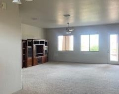 8572 N Sand Dune Place - Photo Thumbnail 2