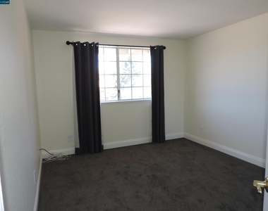 2190 Canyon Crest Ave - Photo Thumbnail 32