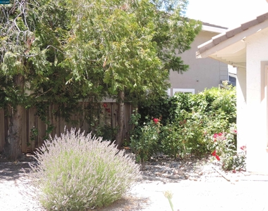 2190 Canyon Crest Ave - Photo Thumbnail 15