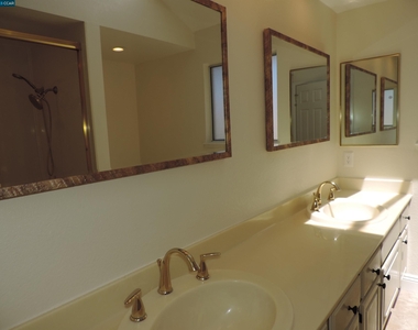 2190 Canyon Crest Ave - Photo Thumbnail 29