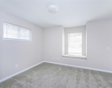 2832 W Kimball Avenue - Photo Thumbnail 10