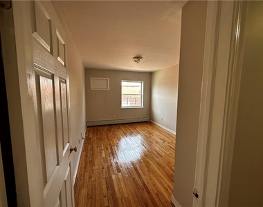 764 Warwick Street - Photo Thumbnail 7