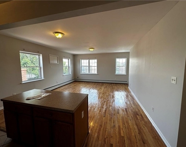 764 Warwick Street - Photo Thumbnail 3