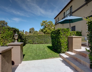 850 S Curson Ave - Photo Thumbnail 2