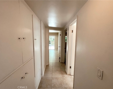 1542 Steinhart Avenue - Photo Thumbnail 14