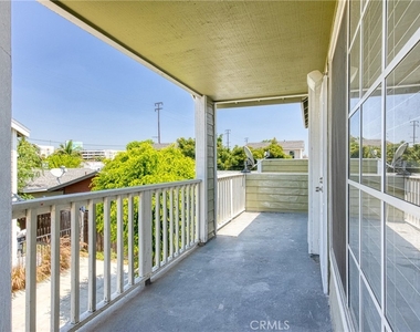 320 W Truslow Avenue - Photo Thumbnail 5