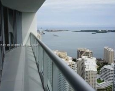 475 Brickell Ave - Photo Thumbnail 2