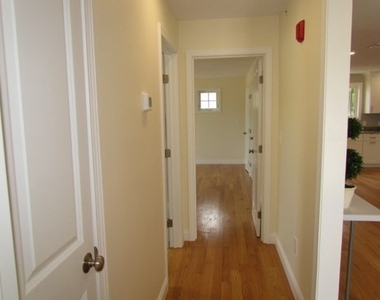 1093 Main St - Photo Thumbnail 12