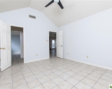 4713 Stagecoach Trail - Photo Thumbnail 17