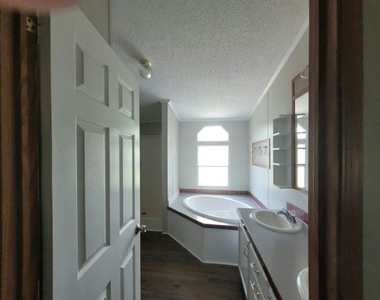 4925 Clewis Avenue - Photo Thumbnail 2