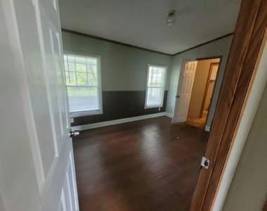 4925 Clewis Avenue - Photo Thumbnail 3