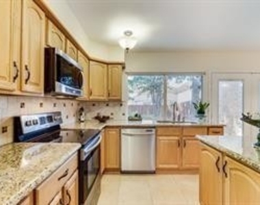 464 Woodway Drive - Photo Thumbnail 2