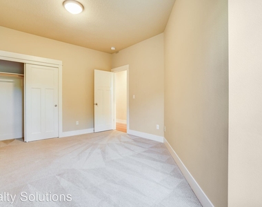 3019 Winkel Way - Photo Thumbnail 24