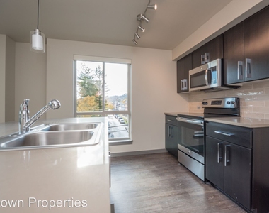 5885 S Macadam Avenue - Photo Thumbnail 2