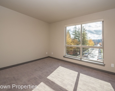 5885 S Macadam Avenue - Photo Thumbnail 6